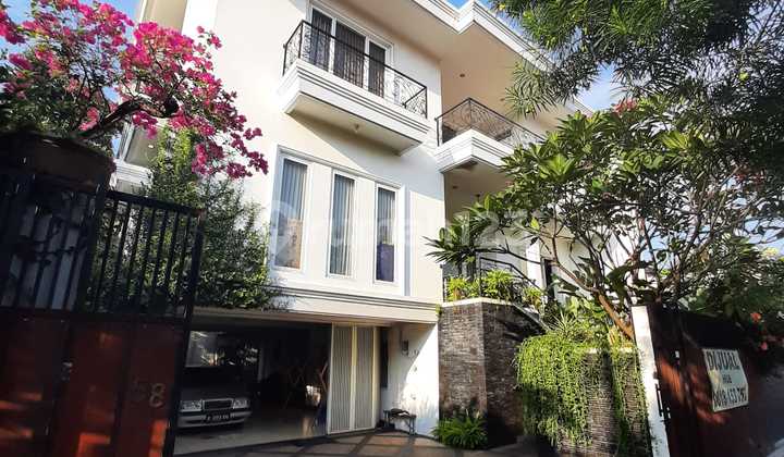 Quick Sale, Need Money, 2-Storey House in Strategic DPR Kemanggis Complex