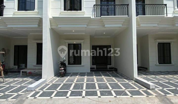 Ready-to-Occupy 2-Story House with Close Access to Depok Station