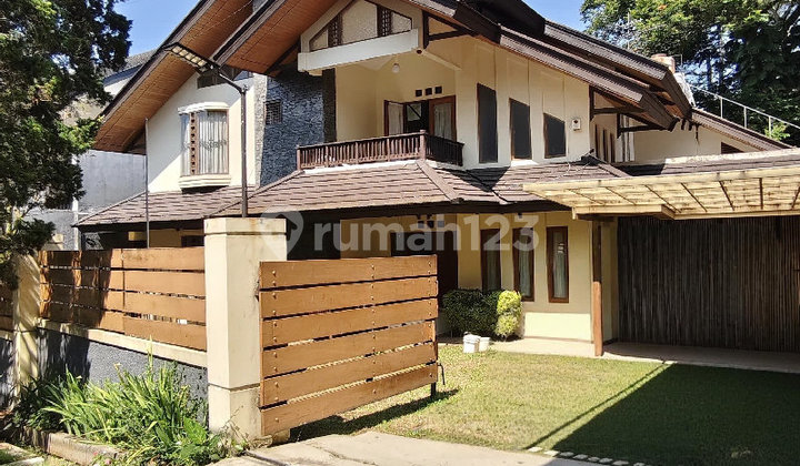 Rumah Asri Ada Taman Depan Belakang di Sayap Setiabudi Bandung