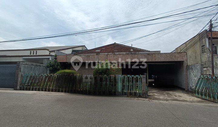 Rumah Tua di Cijaura Buah Batu Bandung Dekat Tol Buah Batu Rumah Tua di Cijaura Buah Batu Bandung Dekat Tol Buah Batu