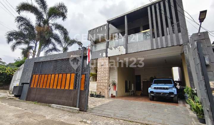 Rumah Gede Banget Cocok Untuk Keluarga Besar Di Sayap Sutami Rumah Gede Banget Cocok Untuk Keluarga Besar Di Sayap Sutami