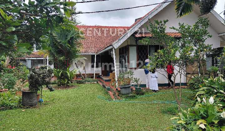 Rumah Lama Sayap Dago Bandung Dekat Kampus Itb