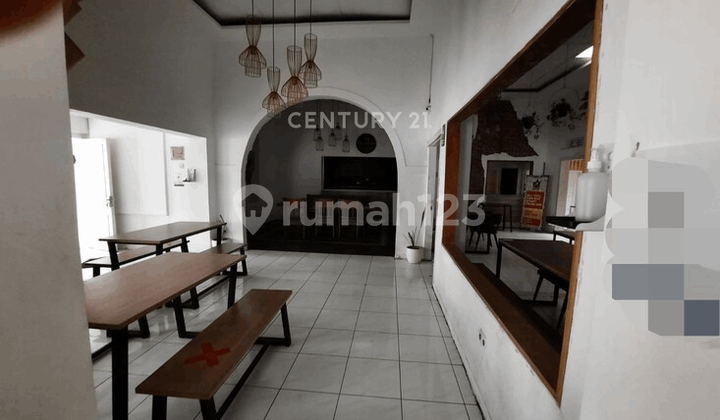 House and Business Place on Mainroad Riau Bandung City