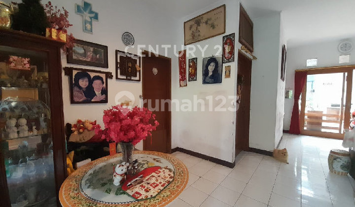 Rumah 2 Lantai di Setra Duta Luas 200 Meter
