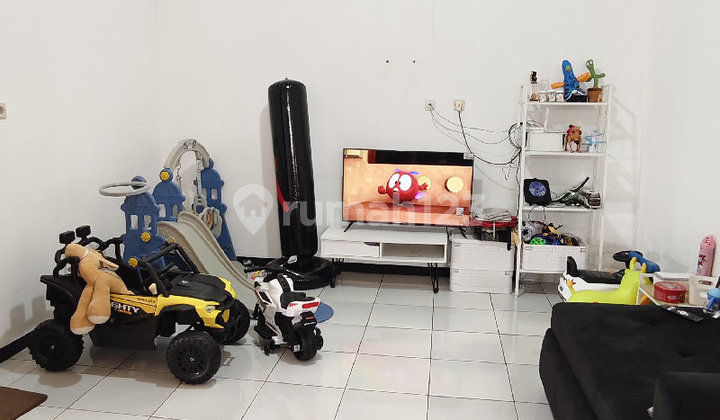 Rumah Hoek Sangat Terawat Bangunan Baru di Taman Cibaduyut Indah 2