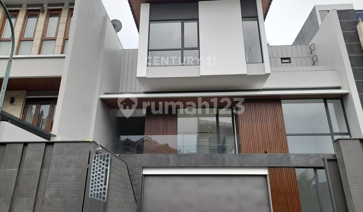 Rumah Baru Asri Di Komplek Setraduta Bandung 1