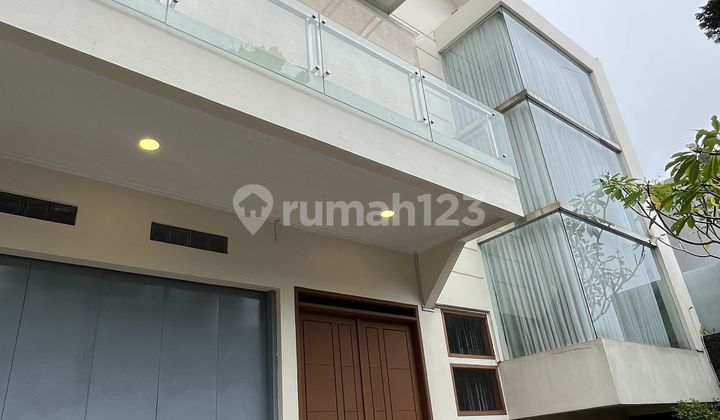 Rumah Mewah Full Furnished 2 Lantai Padalestari Setiabudi Bandung Rumah Mewah Full Furnished 2 Lantai Padalestari Setiabudi Bandung