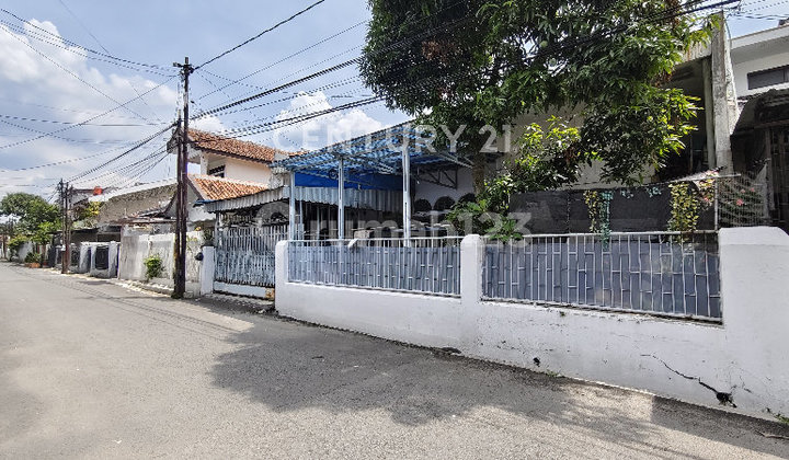 Rumah Luas Hadap Barat di Jalan Kembar Tengah Bandung