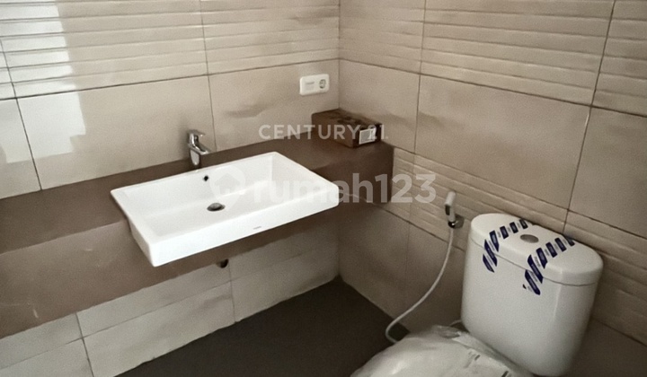 Minimalist Ready-to-Occupy House in the Elite Batununggal Complex, Bandung 2