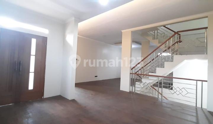 Rumah 3 Lantai di Komplek Taman Cibaduyut Indah Lokasi Strategis 2
