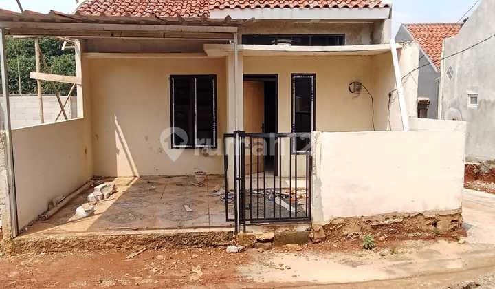 A modern minimalist style one-story house in a highly strategic location. A modern minimalist style one-story house in a highly strategic location.