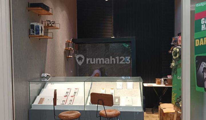 Ruang usaha di ROYAL PLASA Wonokromo, Surabaya 1