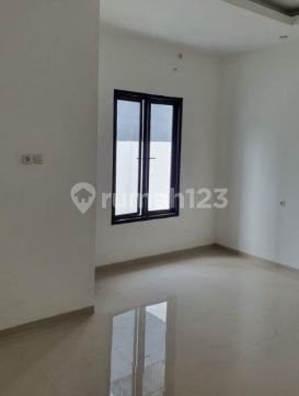 BIG SURPRISE! Dream Home in a Premium Location at the Lowest Price, Selling Nirwana Executive House Surabaya 2