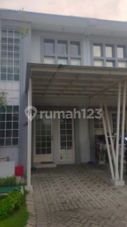 Disewakan Rumah 2 Kamar Furnished di Grand Pakuwon Queensland Surabaya Barat, Lokasi Strategis 1
