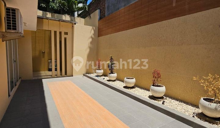 Large Luxury Royal Residence House Surabaya 2