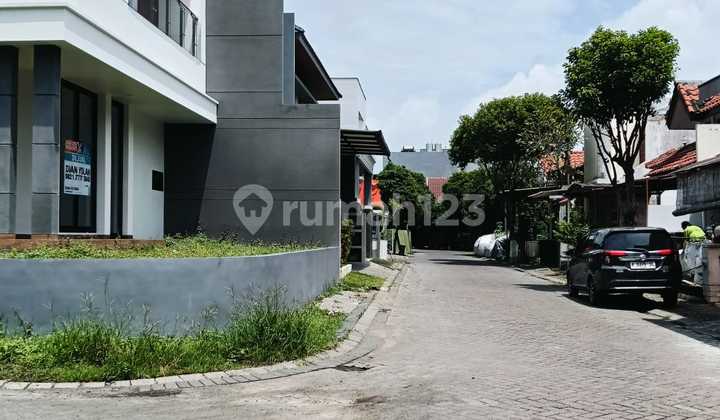 New Minimalist Modern House in Citraland Surabaya 2