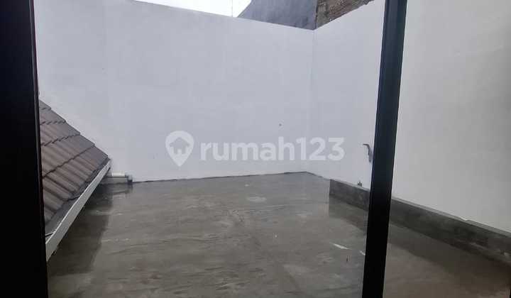 Rumah 2 Lantai Taman Puspa Raya Hadap Selatan 2