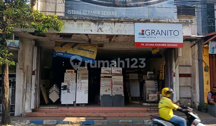 Store on National Road, Strategic Location in the Center of Activity