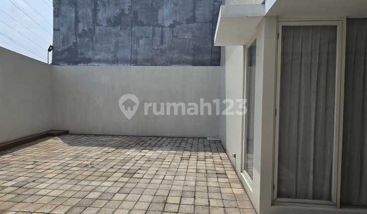 Quick Sale: 2-Story House Ready to Live In, Excellent Royal Residence 2
