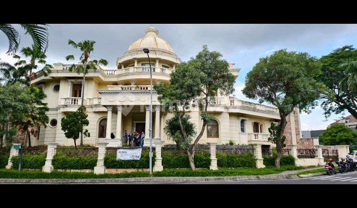 Luxurious 3-Storey Golf Road Citraland House, Area 1000m2 Luxurious 3-Storey Golf Road Citraland House, Area 1000m2