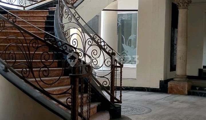 Luxurious 3-Storey Golf Road Citraland House, Area 1000m2 2