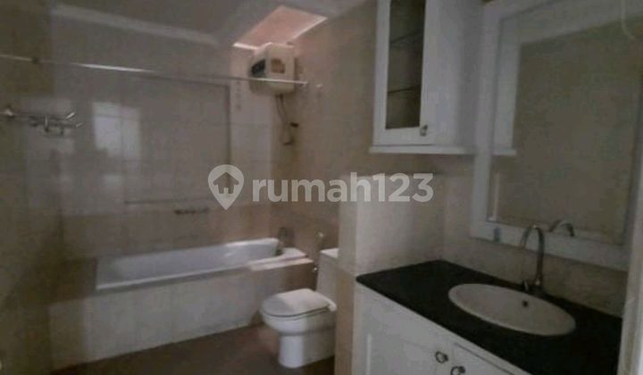 Sewa Ato Jual Rumah Tenggilis Utara Furnished 2