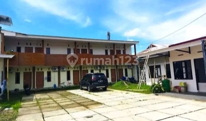 Rumah Kos 23 Kamar Lokasi Tondano Parkiran Mobil Luas