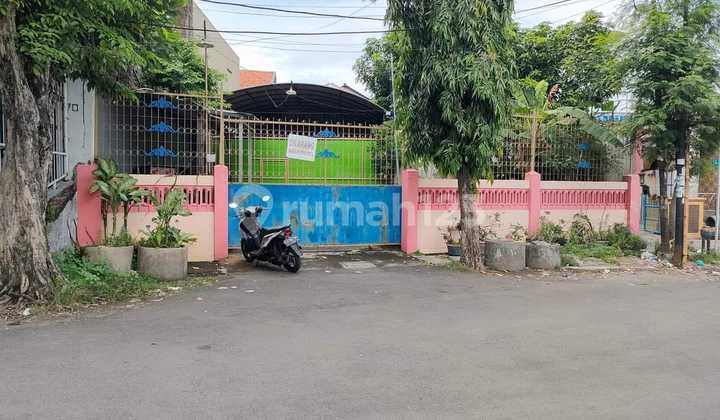 Rumah Dan Gudang Di Tanah Merah Suramadu