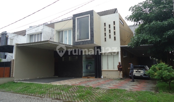 Luxurious 2-Story House in Dahanrejo Kebomas Gresik via Auction