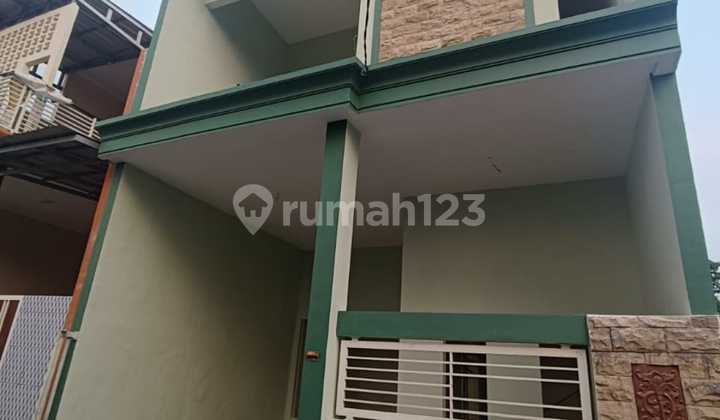 Rumah Cantik 2 Lantai Pakal 5 Kamar Tidur