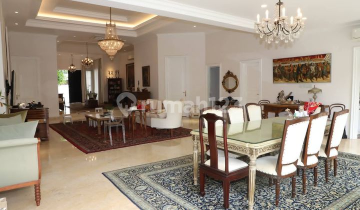 Rumah Mewah dengan Pool di Kemang Utara 2