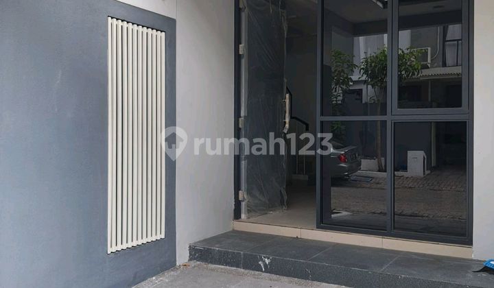 Rumah 3 Lantai Full Furnished Di Serenade Surabaya 2