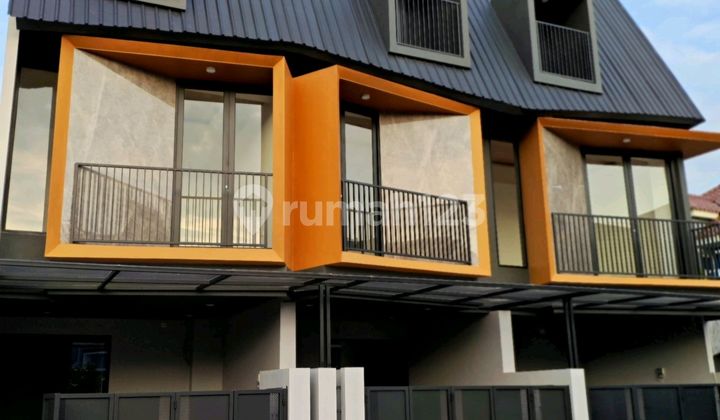 Rumah 3 Lantai The Casual Purimas Regency Surabaya 1