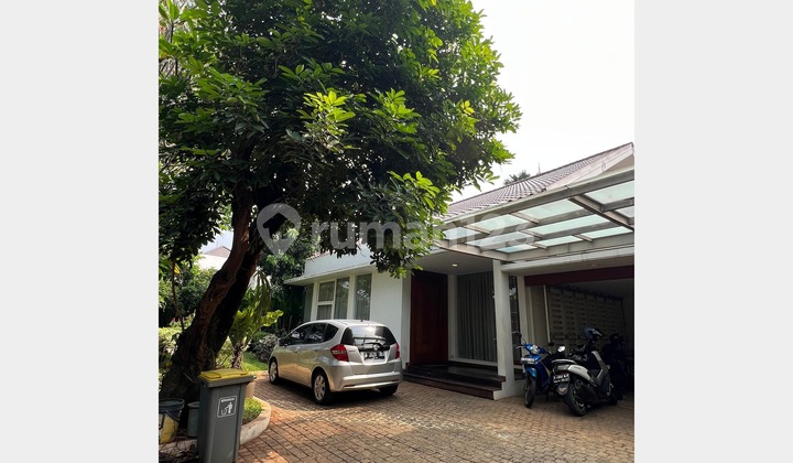 Turun Harga!!Jual Rumah Modern ada Kolam Renang di Pejaten