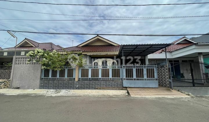 Ready-to-Live House with Swimming Pool in Pamulang