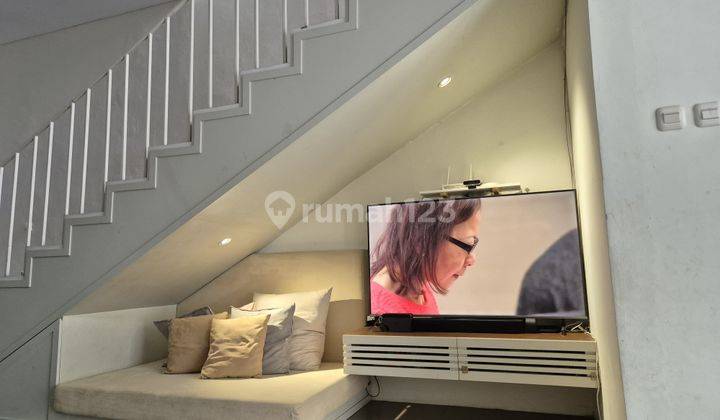 Rumah strategis dengan rooftop 360 view Kuningan 2