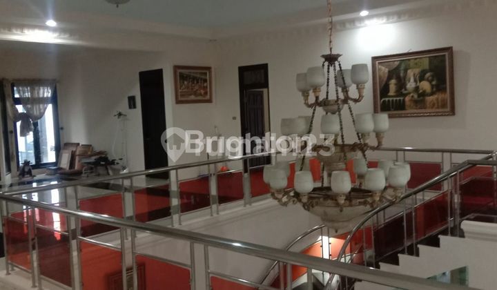 Rumah Mewah Pancoran Kalibata Jakarta Selatan ,5 menit Tol Pancoran , Fasilitas Lengkap kolam renang pribadi 2