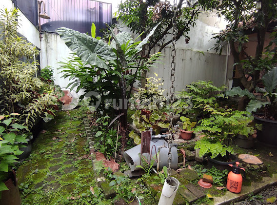 For Sale House in Sekelimus 6 Buah Batu – Land Area 177m², Facing South 2