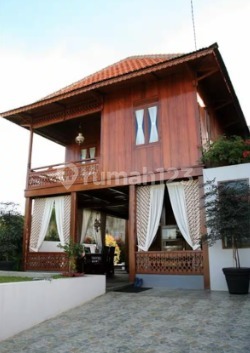 Rumah 2 lantai bergaya palembang di Edelweis - Furnished, Siap Huni!