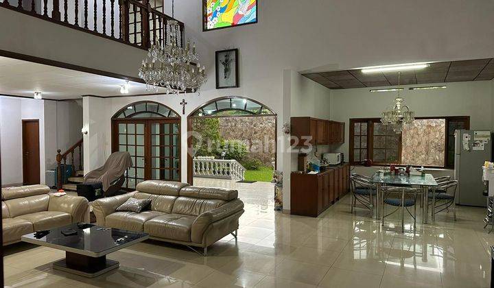 Sewa Rumah Mewah di Lokasi Strategis - Dr. Sutami Bandung 1