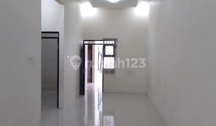 For Sale Rumah Cantik di Propelat Barat - Lingkungan Nyaman