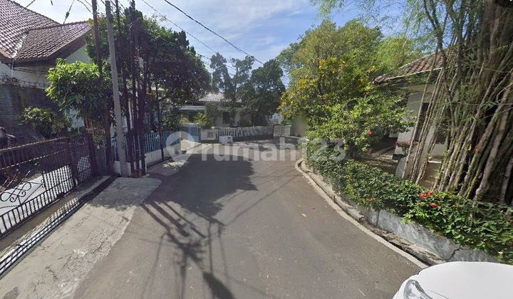 For Sale Rumah Strategis di Sayap Anggrek - Lebar muka 17 meter For Sale Rumah Strategis di Sayap Anggrek - Lebar muka 17 meter