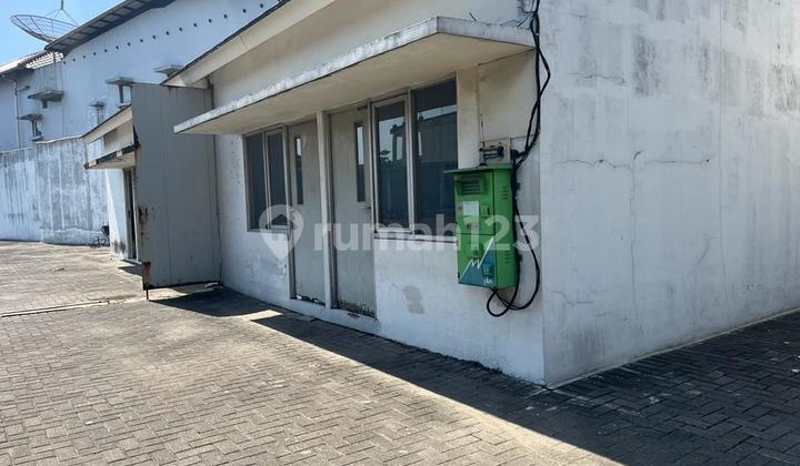 Strategic Building in the Kopo Raya Area – Land Area 2,606m², Building Area 676m², Front Width 60m Strategic Building in the Kopo Raya Area – Land Area 2,606m², Building Area 676m², Front Width 60m