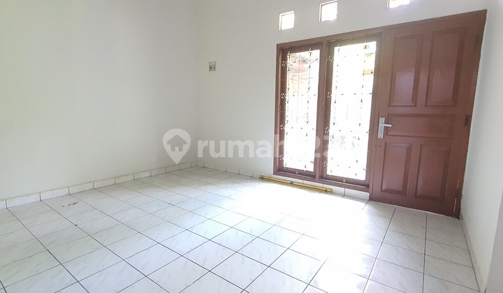 For Rent: 2-Story House in Griyaloka Near Versailles, BSD City. 2