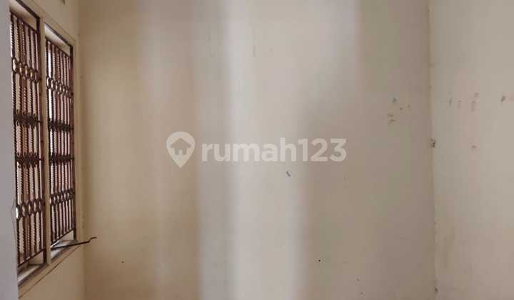 Strategic Location Close to Various Places Located in Green Boulevard 2