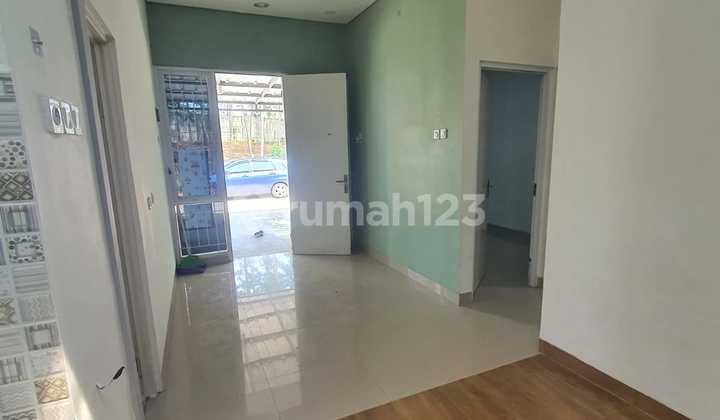 Nice House Mutiara Gading City Cluster New Liverpool, Bekasi 2