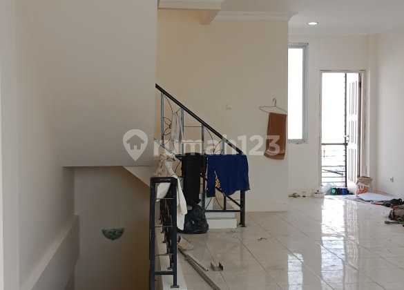 Strategic Shop House in Bustling Location at Green Boulevard Bekasi 2