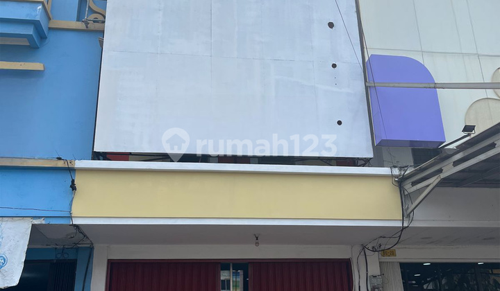 Strategic Shophouse 24-Hour Access Very Busy on Bulevar Hijau