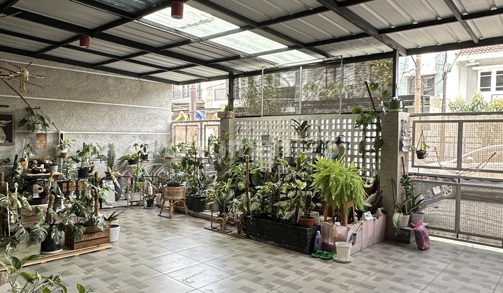 Dijual Rumah Semi Furnished di Sektor 7A 1