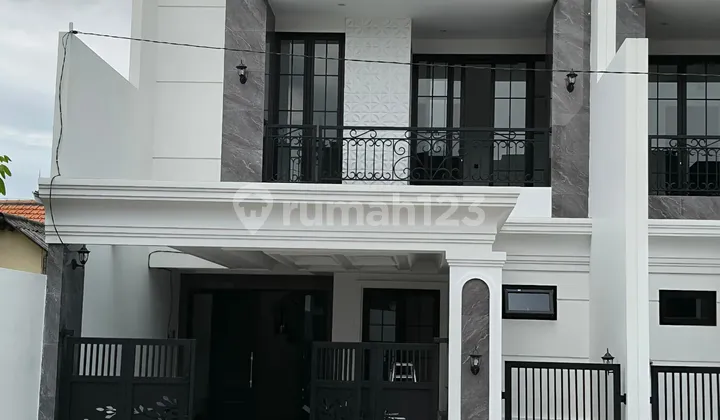 Rumah Mewah Gress American Classic Lokasi Premium Row 4 Mobil di Galaxy Bumi Permai, Araya2 Surabaya Timut